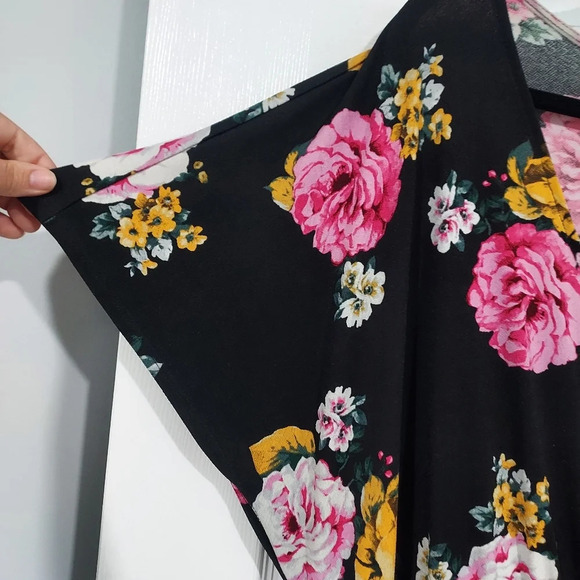 Torrid Black Fancy Flow Floral Mini Stretch Crepe Wrap Dress in Size 2 - Picture 6 of 12